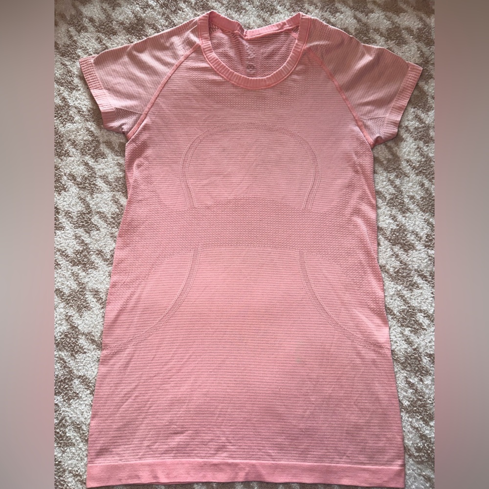 Lululemon Swiftly Tech Short Sleeved Tee - Size 6